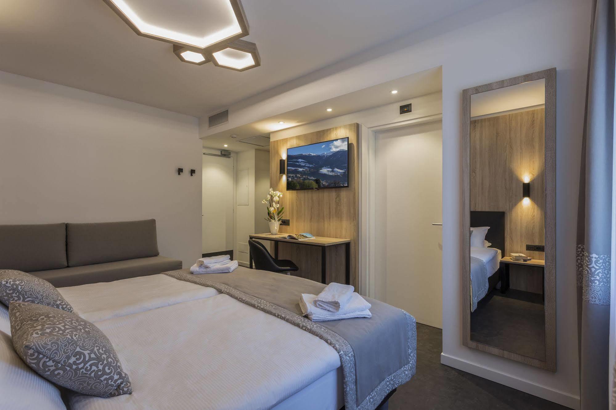 Tourist Hotel เบรสซาโนเน ภายนอก รูปภาพ